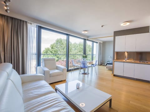 Kitchen or kitchenette, Living room, Seating area, Dining area