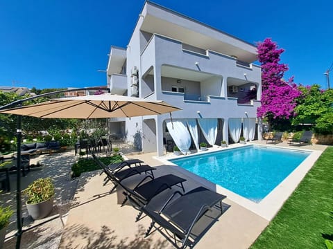 Spring, Pool view, Swimming pool