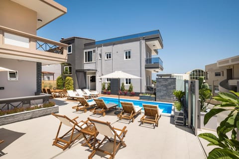 Balcony/Terrace, Balcony/Terrace, Swimming pool, Swimming pool
