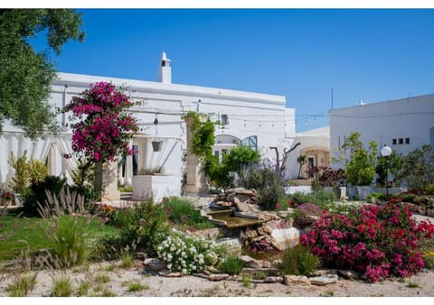 Property building, Garden, Garden view, Landmark view