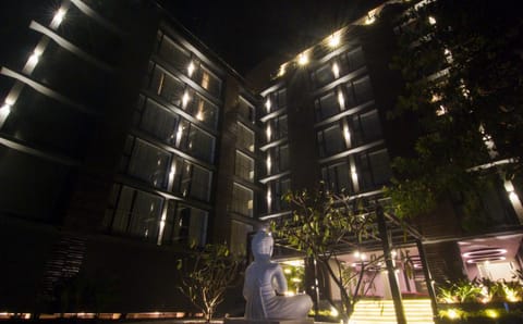 Property building, Facade/entrance, Night, Other, Other, On site