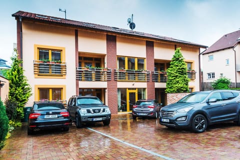 Balcony/Terrace, Inner courtyard view, Parking