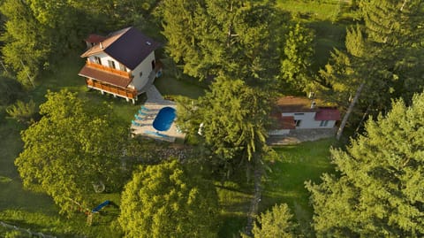 Property building, Natural landscape, Bird's eye view, Garden view, Swimming pool
