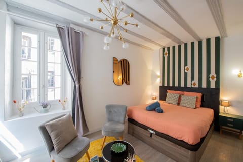 Bed, Living room