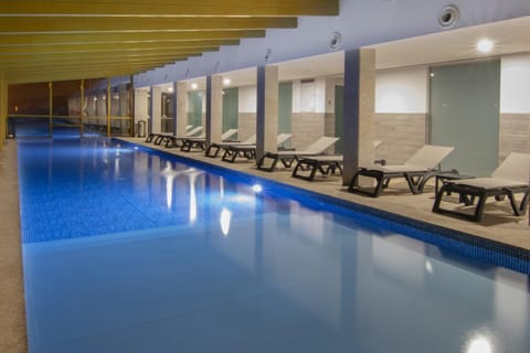 Pool view, Swimming pool, sunbed