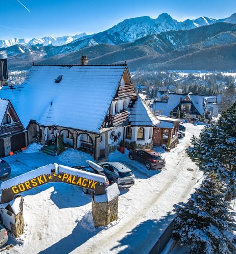 Property building, Restaurant/places to eat