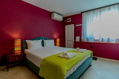 Bed, Photo of the whole room, Bedroom, towels, air conditioner