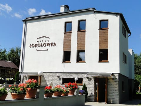 Property building, Facade/entrance, Property logo or sign