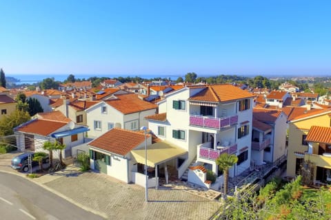 Facade/entrance, Bird's eye view, City view, Sea view, Street view