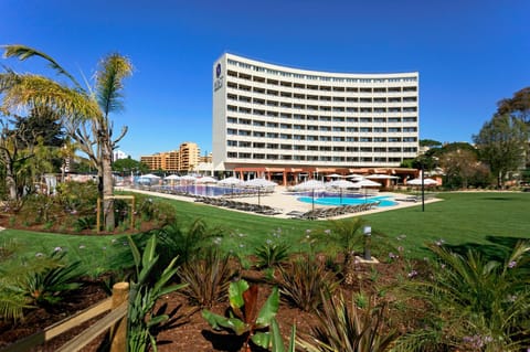 Property building, Garden, Swimming pool
