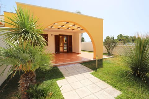 Facade/entrance, Garden