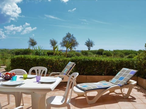 Appartement rénové en front de mer, 3 pièces, terrasse, parking, tout équipé, idéal familles, 6 pers. - FR-1-251-281 Apartment in Le Lavandou