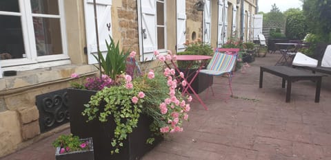 Facade/entrance, Balcony/Terrace