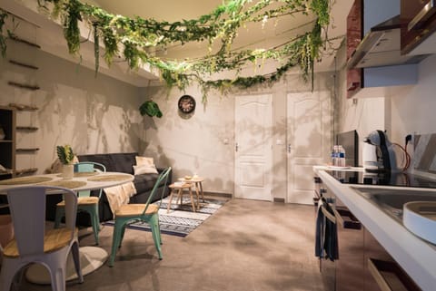 TV and multimedia, Seating area, Dining area