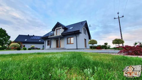 Facade/entrance, Day, Natural landscape, Children play ground, Children play ground, Garden, Balcony/Terrace, On site, Garden view