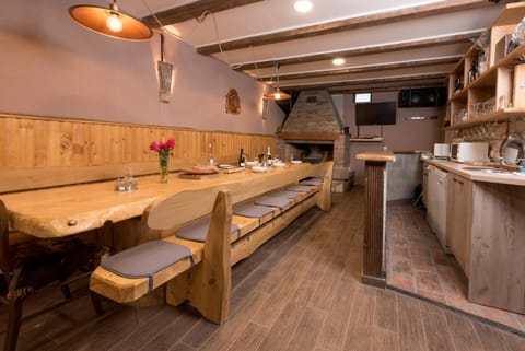 Kitchen or kitchenette, Dining area, Lunch, Dinner