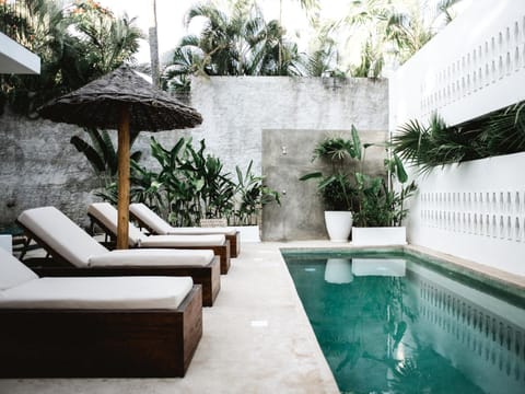 Swimming pool