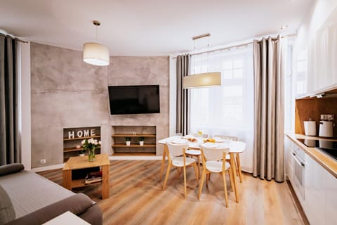 TV and multimedia, Kitchen or kitchenette, Living room