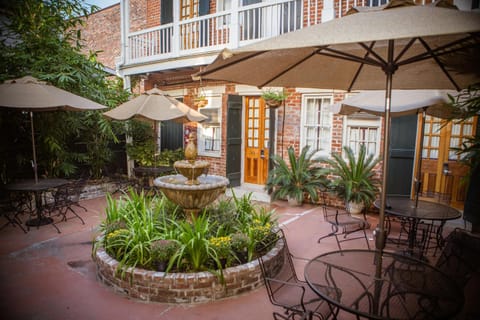 Patio, Facade/entrance