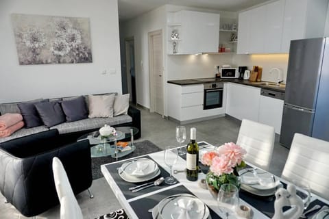 Kitchen or kitchenette, Living room, Dining area