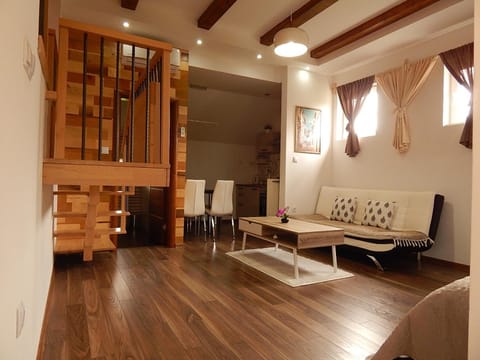 Communal lounge/ TV room, Communal kitchen