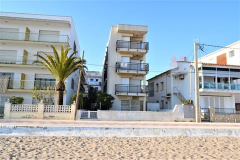 Facade/entrance, Beach