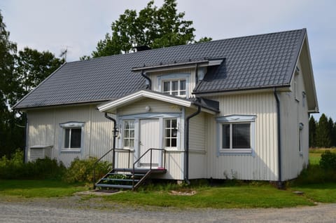 Luntinmäen omakotitalo Villa in Finland