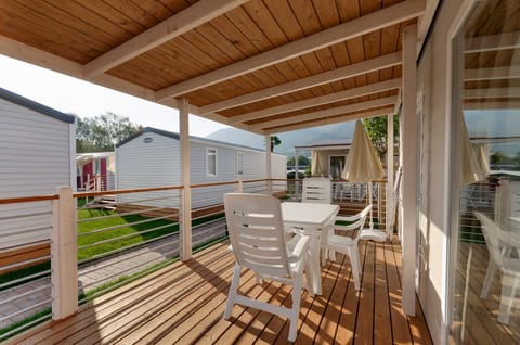 Balcony/Terrace, Family