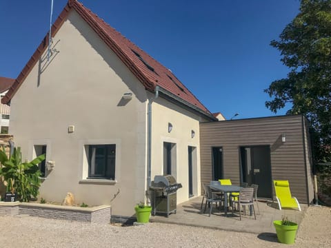 Facade/entrance, BBQ facilities, Garden, Balcony/Terrace, Pets