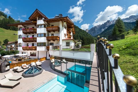 Property building, Mountain view, Pool view