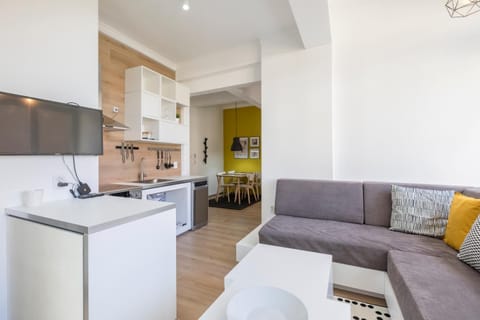 Kitchen or kitchenette, Living room, Seating area