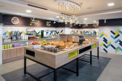 Restaurant/places to eat, Food and drinks, Continental breakfast, Buffet breakfast