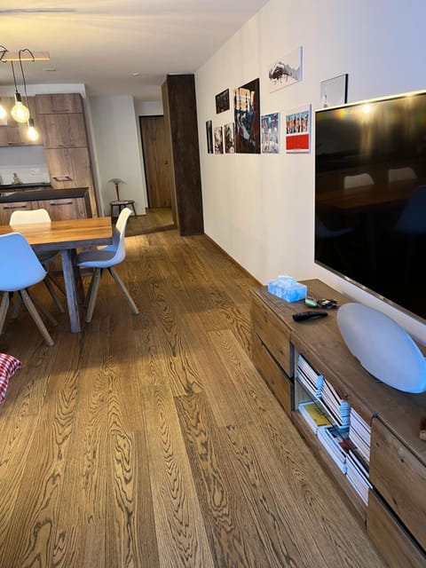 TV and multimedia, Living room, Dining area