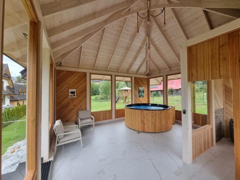 Hot Tub, Sauna