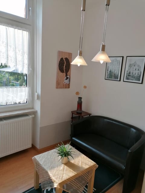 Kitchen or kitchenette, Seating area