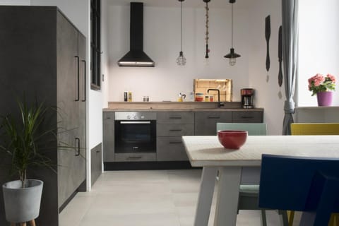 Kitchen or kitchenette, pet friendly