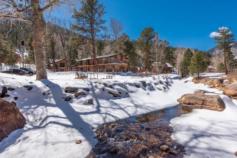 4 Seasons Inn on Fall River Inn in Estes Park