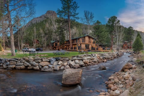 Spring, BBQ facilities, Fishing, Garden, Balcony/Terrace, Banquet/Function facilities, On site, Mountain view, River view, Sunset