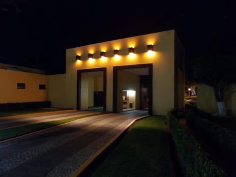 Facade/entrance