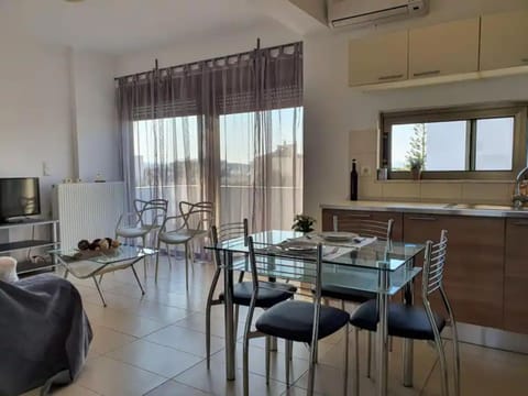 TV and multimedia, Kitchen or kitchenette, Living room, Seating area