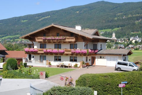 Property building, Natural landscape, Parking