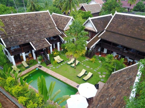 Property building, Garden, Garden view, Pool view, Swimming pool, sunbed