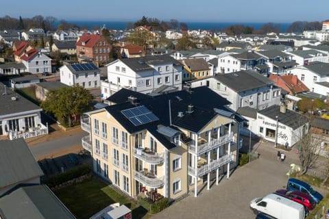 Facade/entrance, Bird's eye view