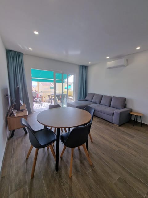 Living room, Dining area, air conditioner
