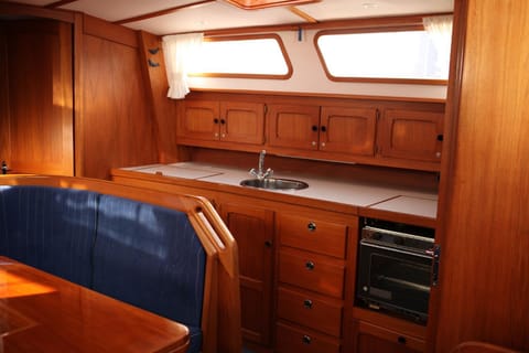 Kitchen or kitchenette, Communal kitchen