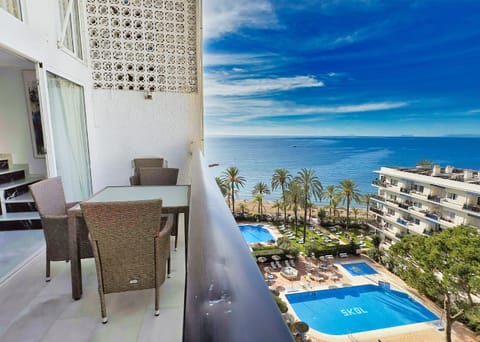View (from property/room), Balcony/Terrace, Pool view, Sea view