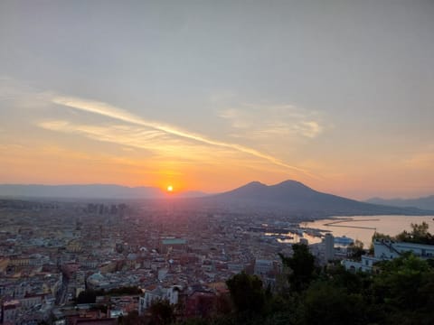 Nearby landmark, Day, Neighbourhood, Natural landscape, City view, Mountain view, Area and facilities, Sunrise