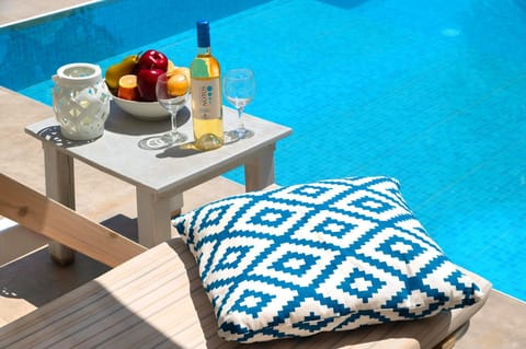 Patio, Day, Pool view, Swimming pool, Breakfast, sunbed