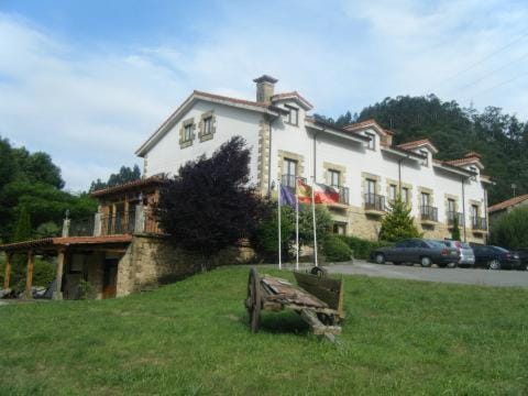 Property building, Day, Garden