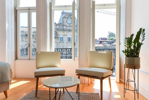 Decorative detail, Seating area, City view